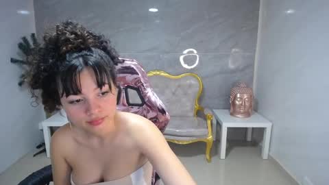 Snapshot of shalon_diaz_sub chatting on February 5, 11:06 pm Shalon online show from February 5, 11:06 pm