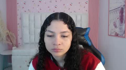 Snapshot of shalon_diaz_sub chatting on December 21, 1:07 pm Shalon online show from December 21, 1:07 pm