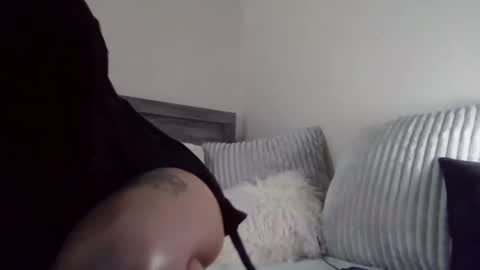 Snapshot of shanafterdark chatting on February 28, 4:02 am OliviaRose online show from February 28, 4:02 am