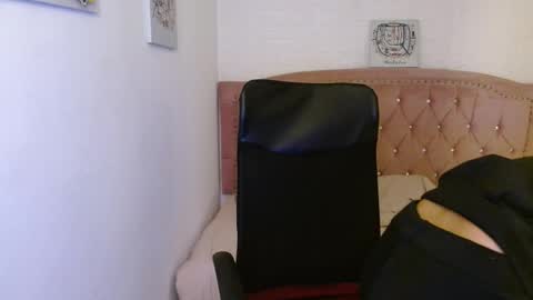 shanelle online show from February 14, 3:00 am