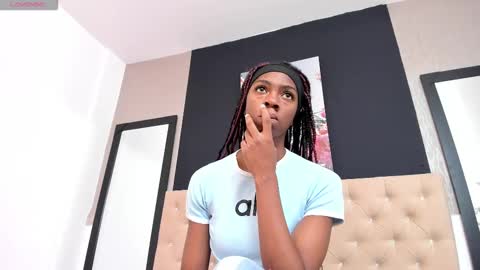 Snapshot of shanelle__ chatting on February 11, 2:13 pm S H A N E L L E online show from February 11, 2:13 pm