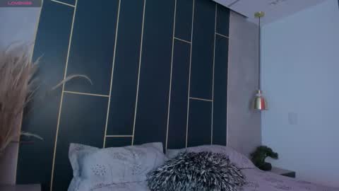 Shanell Moore online show from December 19, 11:39 am