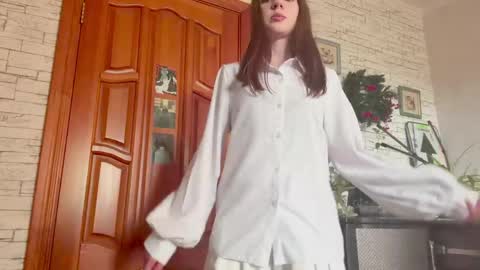 Snapshot of shannabamforth chatting on May 23, 12:31 pm Elina online show from May 23, 12:31 pm