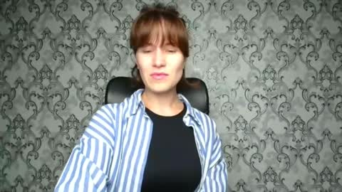 Shannen online show from November 2, 6:10 pm