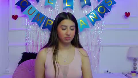 ShannonBannks online show from June 18, 5:39 pm