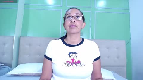 Snapshot of shanon_mature_ chatting on February 9, 1:33 am Shanon online show from February 9, 1:33 am