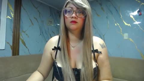 Snapshot of shantal520827 chatting on February 28, 1:39 am shantal online show from February 28, 1:39 am