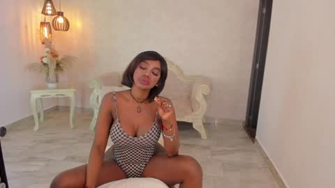 ShantallKnowles online show from January 27, 12:48 pm