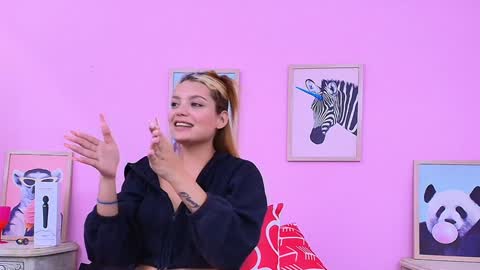  Shantall online show from December 9, 11:45 pm