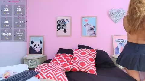  Shantall online show from March 4, 8:27 pm