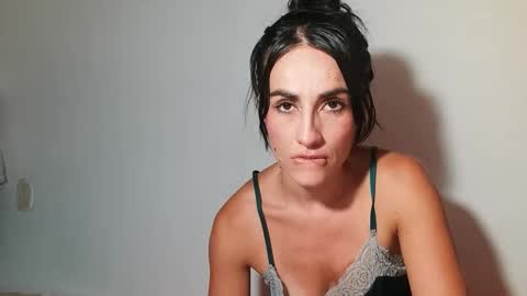 Snapshot of shantalxxx67 chatting on February 19, 3:02 am shantal online show from February 19, 3:02 am