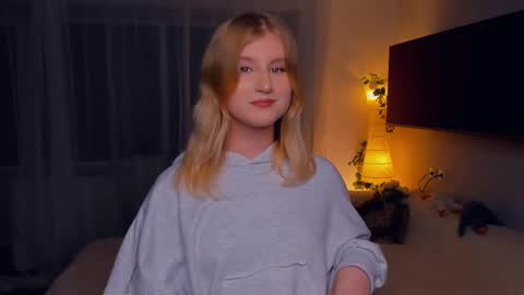 Snapshot of shantiyagin chatting on October 29, 10:55 pm Polly online show from October 29, 10:55 pm