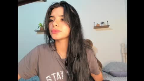 Snapshot of shara_jones chatting on December 19, 6:01 am Sara online show from December 19, 6:01 am