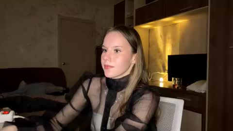 Snapshot of shardamcelhiney chatting on March 1, 8:22 pm Arina online show from March 1, 8:22 pm