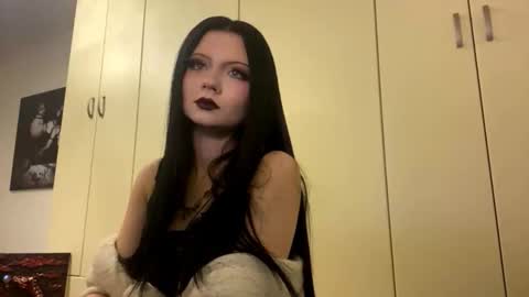 Snapshot of sharellgilvin chatting on October 16, 4:08 pm Angie online show from October 16, 4:08 pm