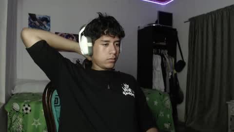 Snapshot of sharky_g chatting on December 31, 10:15 am Frqnko online show from December 31, 10:15 am