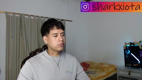 Snapshot of sharky_g chatting on October 4, 4:32 am Frqnko online show from October 4, 4:32 am