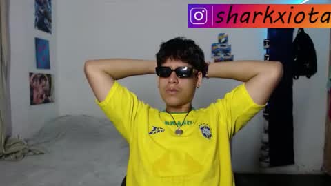 Snapshot of sharky_g chatting on November 19, 4:56 am Frqnko online show from November 19, 4:56 am