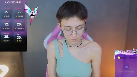 Snapshot of sharli_rose chatting on December 12, 7:26 pm Sharli online show from December 12, 7:26 pm