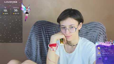 Snapshot of sharli_rose chatting on February 1, 3:18 pm Sharli online show from February 1, 3:18 pm