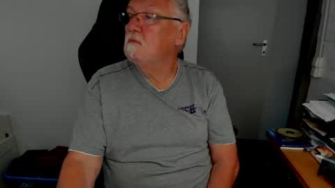 sharlots_pet online show from April 27, 8:45 am