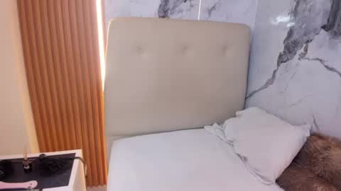 Snapshot of sharlotte_suitte chatting on June 26, 1:15 pm SHARLOTTE online show from June 26, 1:15 pm