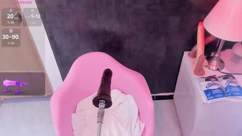 Snapshot of sharlotthe_bigass chatting on February 18, 11:01 pm sharlotthe_bigass online show from February 18, 11:01 pm