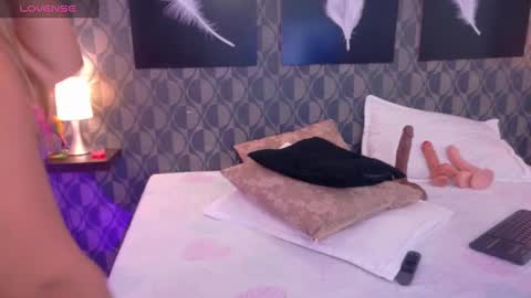 Sharom  online show from January 18, 3:38 pm