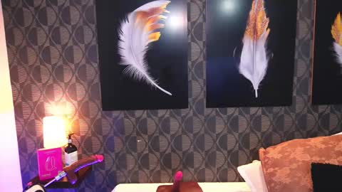 Sharom  online show from March 8, 1:26 pm