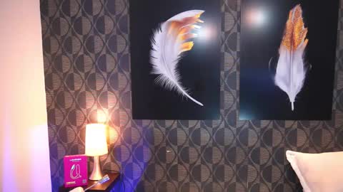 Sharom  online show from March 25, 7:09 pm