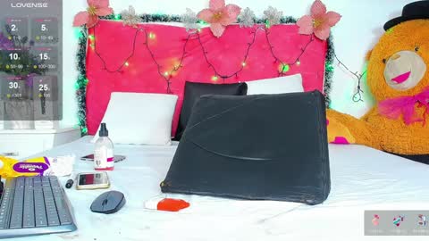 sharon_smiith_ online show from December 7, 4:53 am