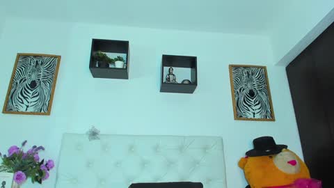 sharon_smiith_ online show from January 24, 10:41 pm