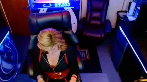 Snapshot of sharoncoxxx chatting on October 27, 7:40 pm sharoncoxxx online show from October 27, 7:40 pm