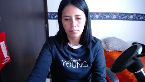 Snapshot of sharoon__cherry_ chatting on October 8, 11:52 am sharon online show from October 8, 11:52 am