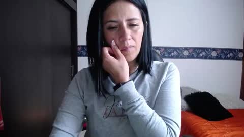 Snapshot of sharoon__cherry_ chatting on October 10, 11:53 am sharon online show from October 10, 11:53 am