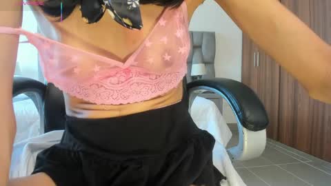 Snapshot of shary_leon_ chatting on April 22, 8:54 pm shary_leon_ online show from April 22, 8:54 pm
