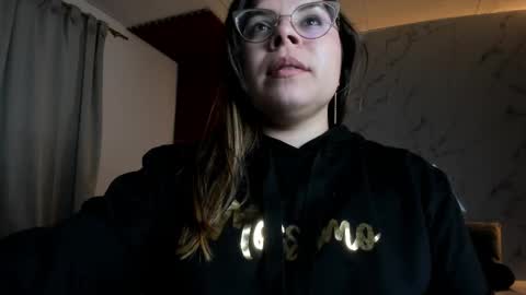 Snapshot of shasha_bloom chatting on September 14, 2:22 am SASHA BLOOM online show from September 14, 2:22 am