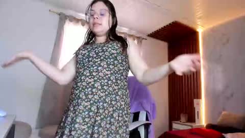 Snapshot of shasha_bloom chatting on September 28, 2:44 pm SASHA BLOOM online show from September 28, 2:44 pm