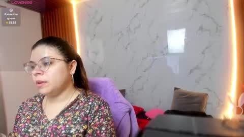 Snapshot of shasha_bloom chatting on November 9, 5:00 pm SASHA BLOOM online show from November 9, 5:00 pm