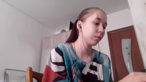 Annette online show from February 12, 7:03 am