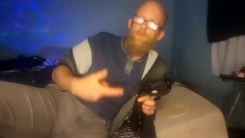 Snapshot of shawn710420 chatting on December 7, 9:39 am shawn710420 online show from December 7, 9:39 am