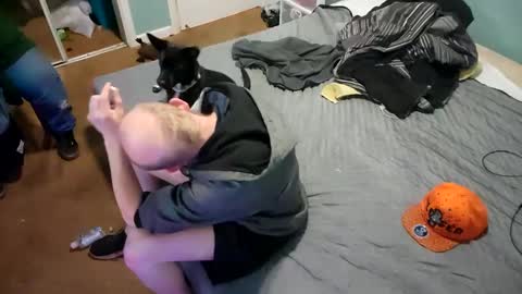 Snapshot of shawn710420 chatting on December 10, 5:39 am shawn710420 online show from December 10, 5:39 am