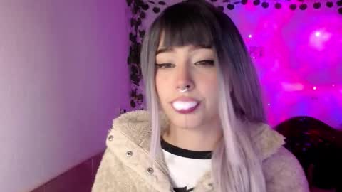 Shayla 3 online show from December 18, 11:38 am