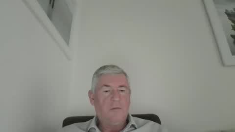 Snapshot of she52 chatting on November 27, 3:03 pm she52 online show from November 27, 3:03 pm