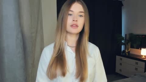 Snapshot of sheenaeast chatting on December 23, 6:55 am Violet online show from December 23, 6:55 am