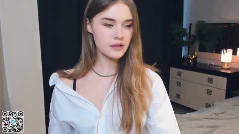 Snapshot of sheenaeast chatting on December 26, 10:05 am Violet online show from December 26, 10:05 am