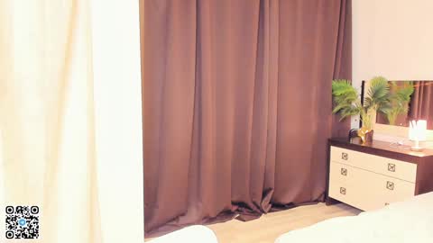 Snapshot of sheenaeast chatting on December 27, 2:22 pm Violet online show from December 27, 2:22 pm