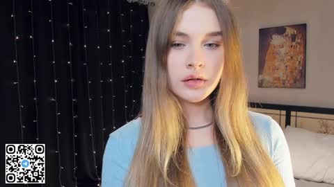 Snapshot of sheenaeast chatting on December 29, 6:35 am Violet online show from December 29, 6:35 am