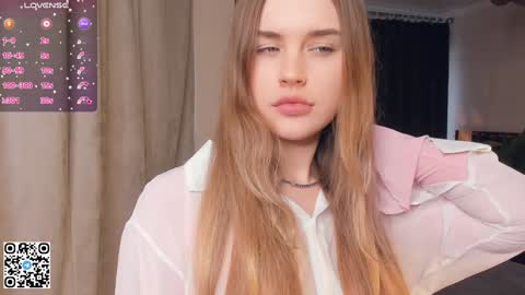 Snapshot of sheenaeast chatting on December 30, 7:04 am Violet online show from December 30, 7:04 am