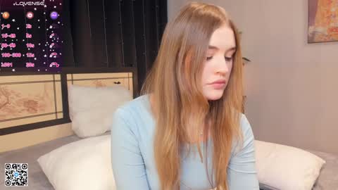 Snapshot of sheenaeast chatting on January 8, 6:52 am Violet online show from January 8, 6:52 am